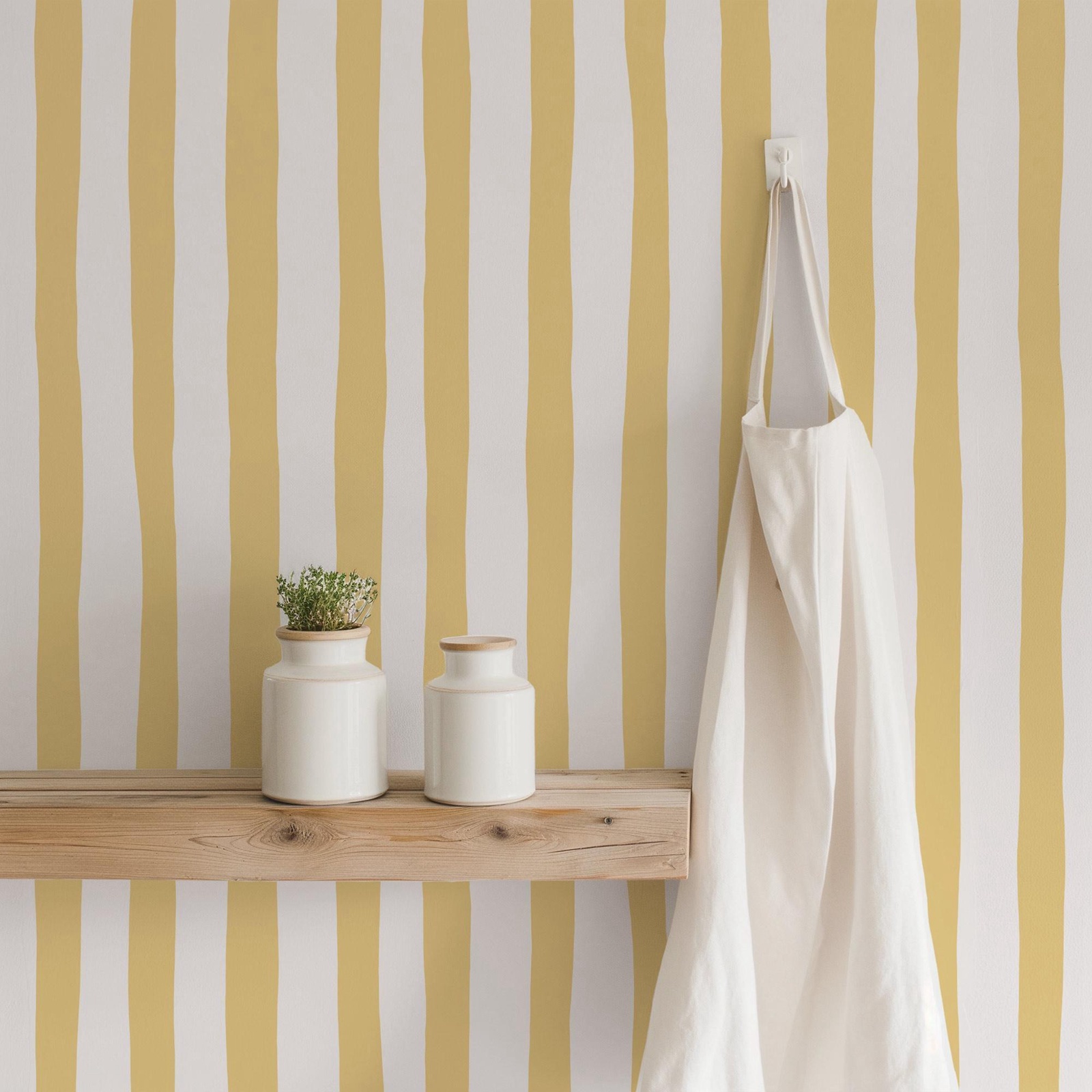 Baby Nursery Yellow Walls - Sunshine Yellow Wobbly Stripes Tapete zum